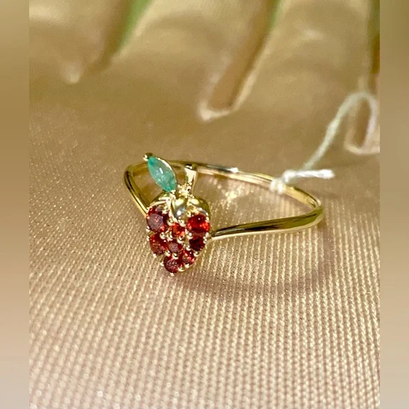 14K Yellow Gold & Rubies & Emerald cute Strawberry 🍓 ring 💍 - Picture 7 of 7